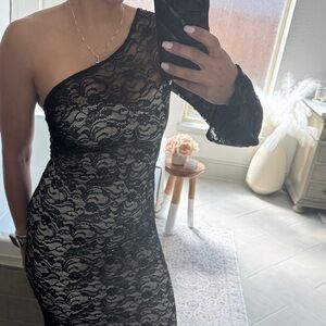 Elegant Black Lace One-Shoulder Dress